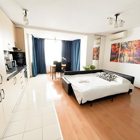 Enchanting Retreat - Historic Old Town - Pet-Friendly Haven - Steps From Unirii בוקרשט מראה חיצוני תמונה