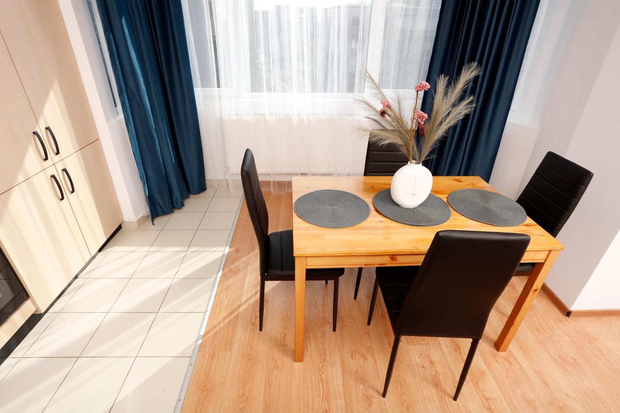 Enchanting Retreat - Historic Old Town - Pet-Friendly Haven - Steps From Unirii בוקרשט מראה חיצוני תמונה