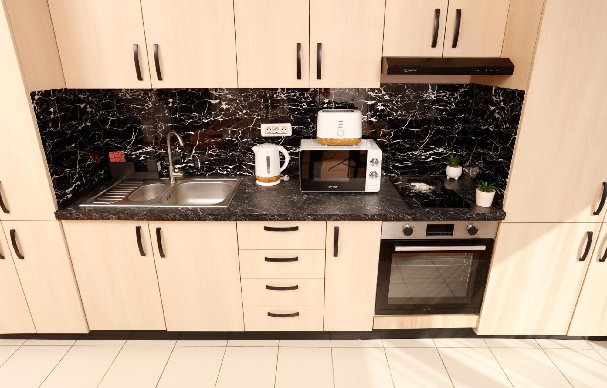 Enchanting Retreat - Historic Old Town - Pet-Friendly Haven - Steps From Unirii בוקרשט מראה חיצוני תמונה