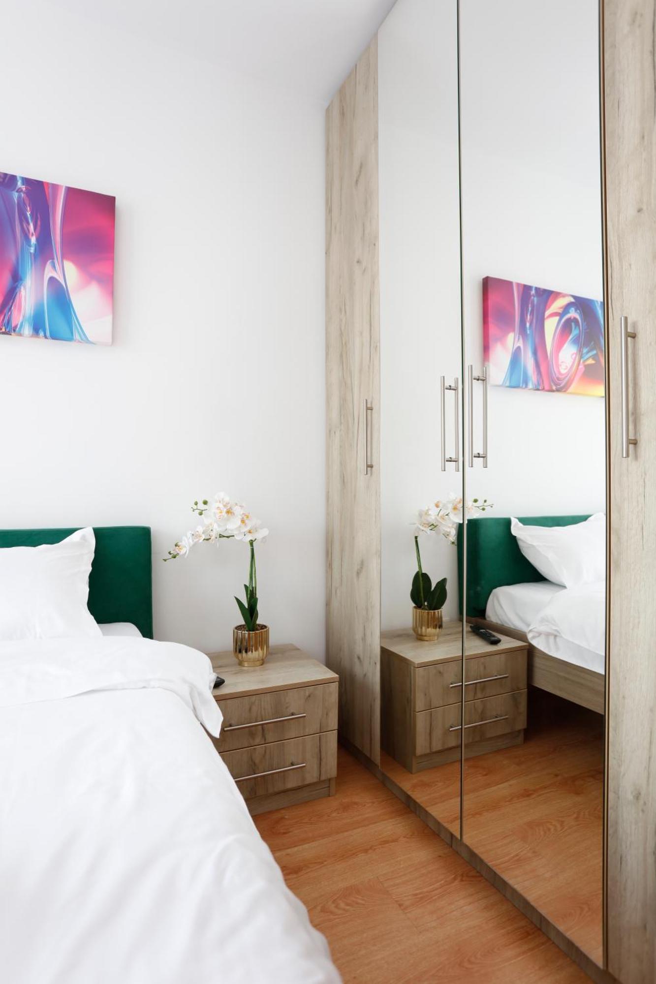 Enchanting Retreat - Historic Old Town - Pet-Friendly Haven - Steps From Unirii בוקרשט מראה חיצוני תמונה
